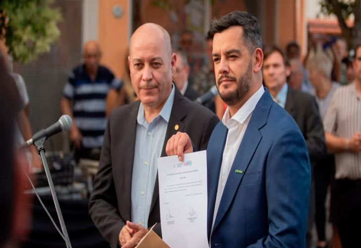 Paredes presenta la documentación del nuevo edificio